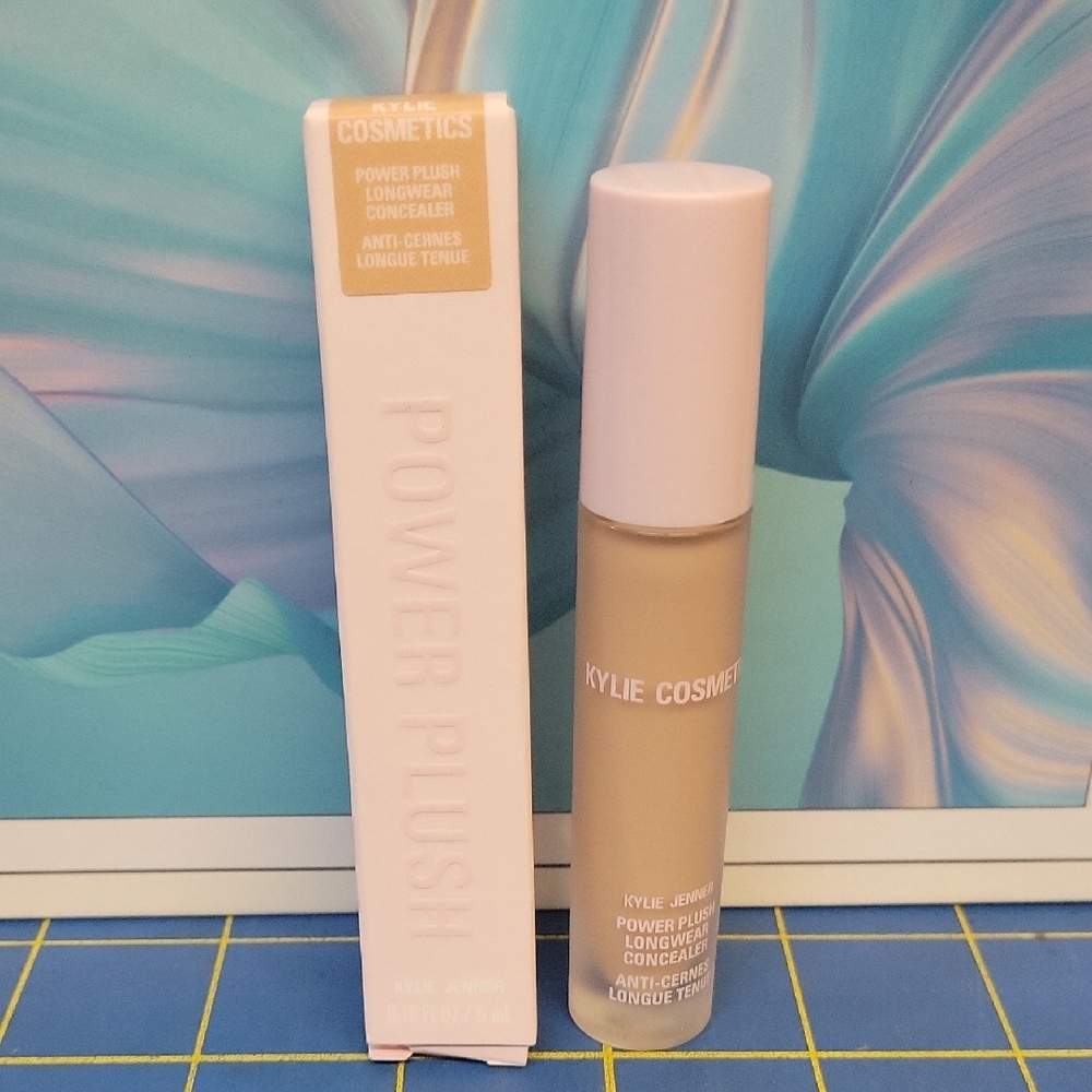 Kylie Cosmetics Power Plush Longwear Concealer - 4WN New In Box
